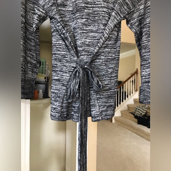 🆕🔥HOST PICK🎉LUCKY BRAND GORGEOUS GRAY WRAP FLARE LONGSLEEVE SEXY&SUPER SOFT - Picture 12 of 16